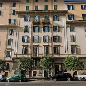 Nurith 32 , Roma Italia